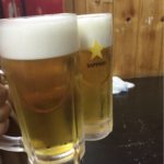 東神奈川の立ち飲み「マツヤ木曽フレッシュ館」で乾杯！駅至近の立ち飲み酒場は常連さんの憩いの場