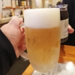 【阪東橋】樽生の金麦で乾杯っ！『めし 立呑み まる』日本一かわいい商店街で座れるのに立ち飲み価格でのんびり